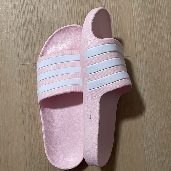 New Pink Adidas Slides Size 6. - Picture 2 of 4